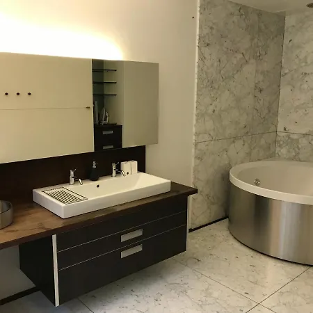 Апартаменты Design With Main Square View And Jacuzzi